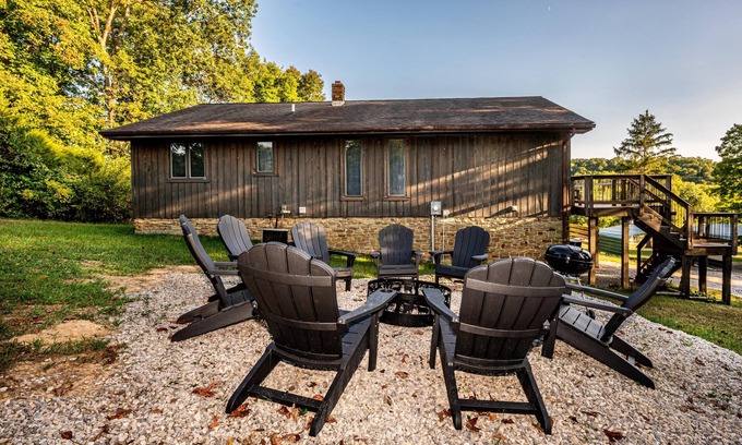 Nashville House | 3BR, 2 BA House, great sunset view, close to town.