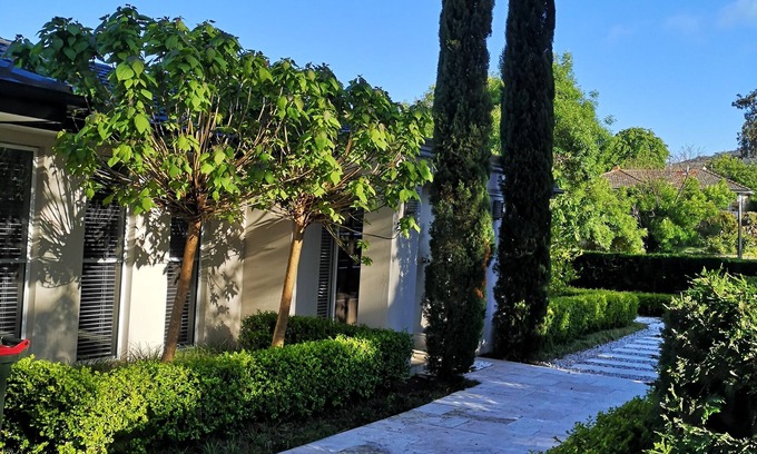 Campbell House | 3BR/2BA/2CAR Garage+/Duplex in Central Canberra/near Airport/War Memorial etc
