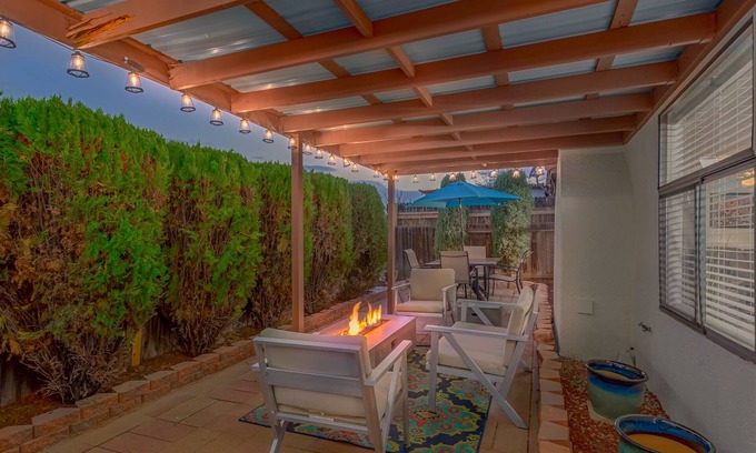 Ladera West House | 3br 2ba Charming Town-home, Walk to the Petroglyphs!