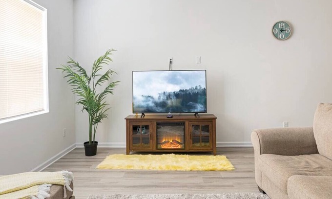 Oakdale House | 3Br/2Ba home, Near Whitewater Ctr, Uptown, Airport