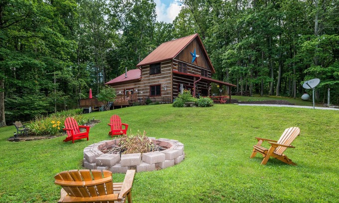 Nashville Cabin | 3BR, 2BA Log Cabin