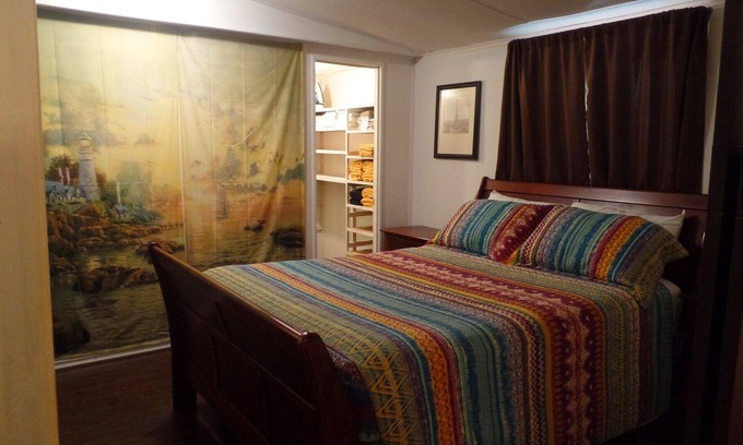 Clinton House | 3br/2ba, Pets Allowed, Wash/Dryer, Work Building, Amenities