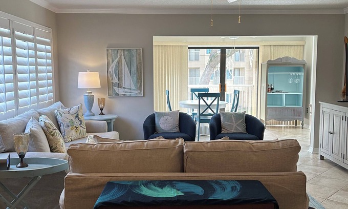 Welaka Condo | 3BR 2BA riverfront condo with a boat slip