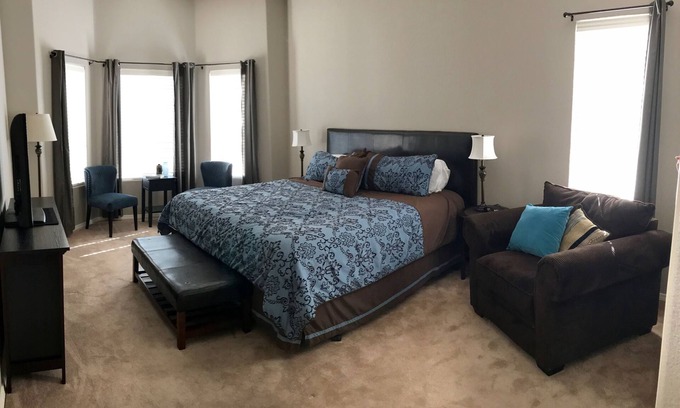 Heritage Hills House | 3BR/2BA Spacious, NE Heights, Excellent mountain views, minutes from downtown