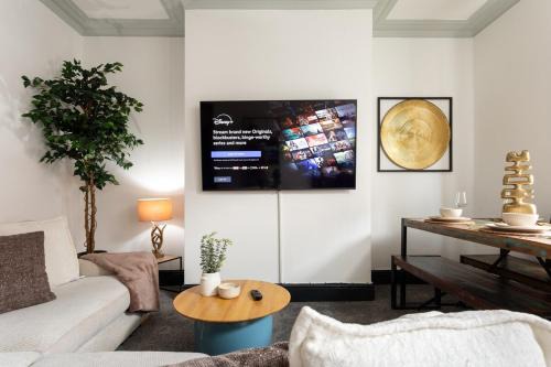 Leeds Apartment | 3BR Accommodation in Leeds - Perfect for family