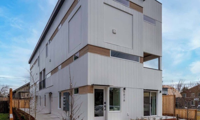 Alberta Arts District House | 3BR Alberta Home Vaulted Ceilings Walkable