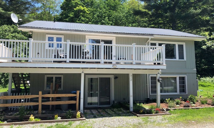 Waitsfield Apartment | 3BR Apartment in beautiful Waitsfield close to skiing, shopping, dining, hiking