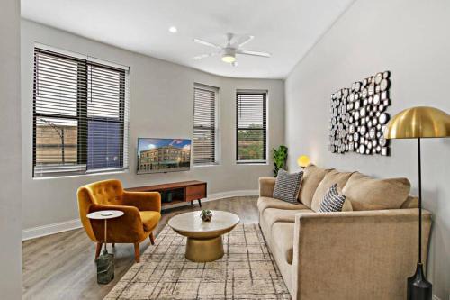 Avondale Apartment | 3BR Apt in Logan Square Walkable to Highlights - Central Park S6