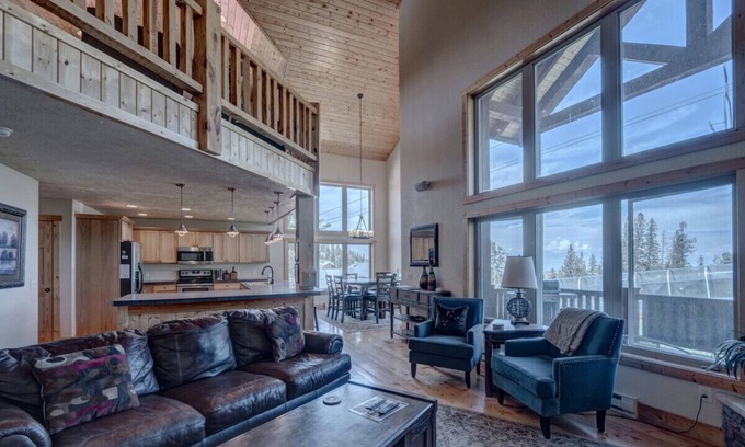 Lead Ski Chalet | 3BR Avalanche Chalet at Terry Peak w/ Hot Tub!