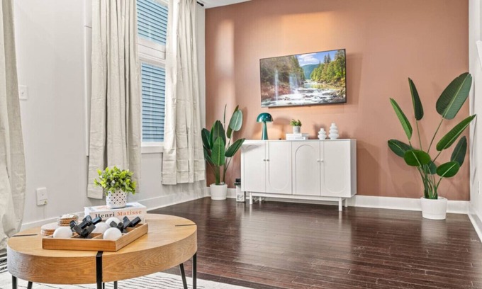 Fairmount Apartment | 3BR | BSL Subway | Steps to Met | Family Friendly