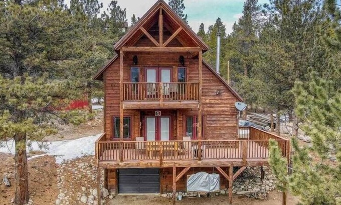 Twin Lakes Cabin | 3BR Cabin Escape w/Deck Twin Lakes Mountain View