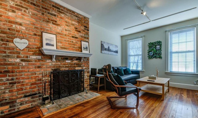 Northeast Alexandria House | 3BR Colonial House with Parking by CozySuites