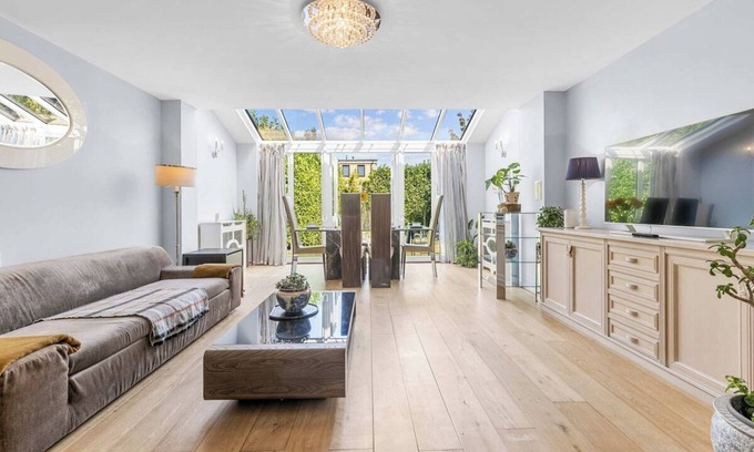 Greenhithe House | 3BR Family Retreat | Parking & Garden by Bluewater