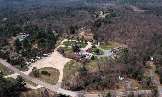 Neillsville Cabin | 3BR Getaway at Riviera Resort