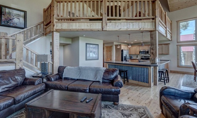 Lead Ski Chalet | 3BR Holy Terror Chalet at Terry Peak with Hot Tub!