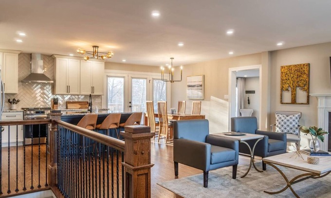 Hayfield Dundee House | 3BR Home Near EVERYTHING | King Beds | Game Room
