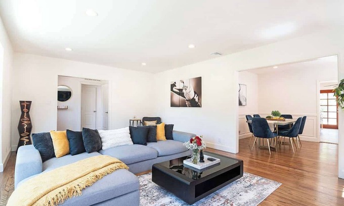 Valley Glen House | 3BR Home Near Universal Studios