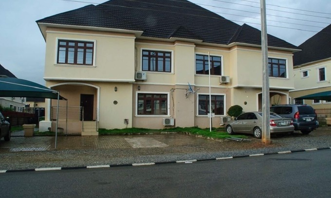 Abuja House | 3BR House close to Novare Mall. 13mins from Airport and 15mins to City Gate.