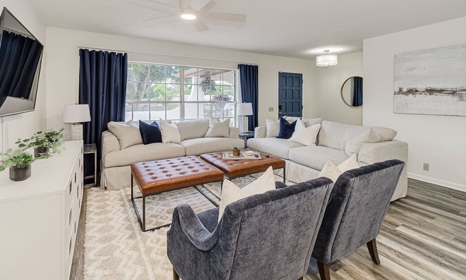 Cypress Gardens House | 3br Modern home w/hot tub>5min from LEGOLAND