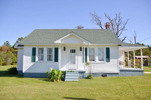 Davis House | 3BR Quiet Cottage Private Dock Fishing