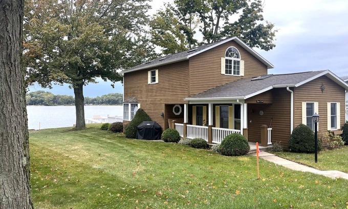 Mannsville House | 3BR Sandy Pond LAKE HOUSE | Dock | Fire Pit | Pets