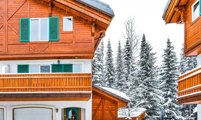 Sun Peaks Ski Chalet | 3BR Ski InOut HotTub In Village