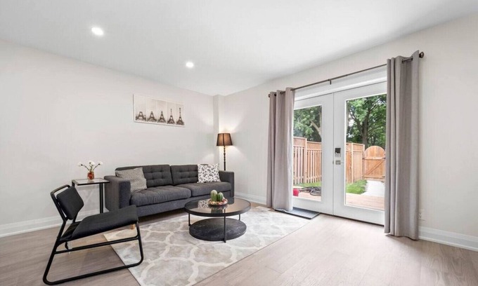 Rosemount House | 3BR Spacious and Peaceful Home in Kitchener
