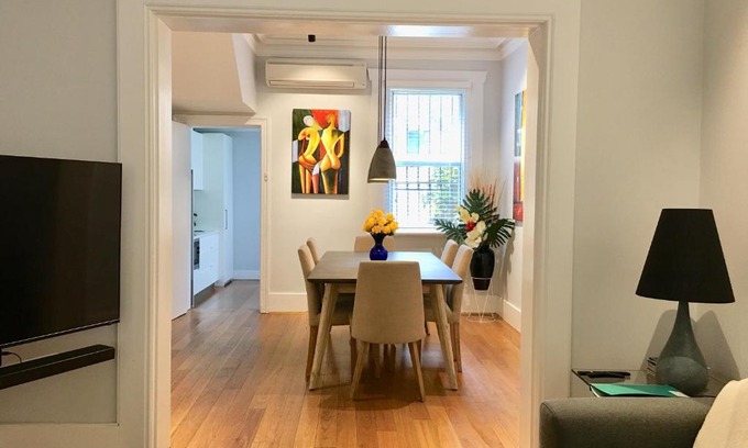 Pyrmont House | 3BR Terrace House in Darling Habour, next to ICC and The Star, Sydney CBD, Free parking