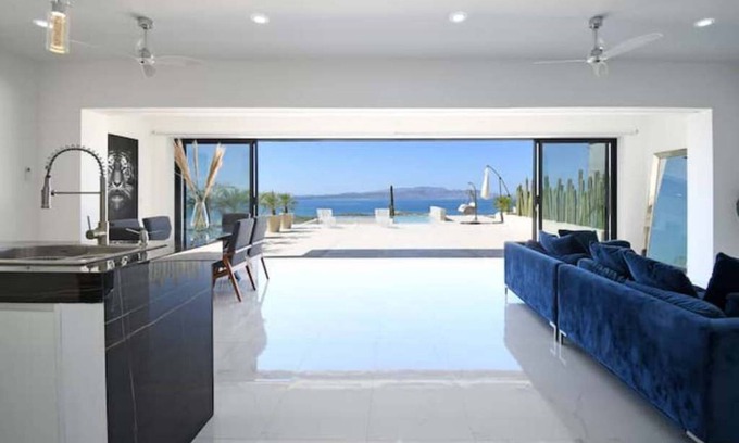 Pichilingue Villa | 3BR Villa Infinity Pool+Isla Espíritu Santos VIEW!