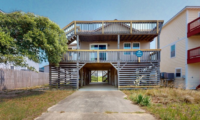 Kill Devil Hills House | 3BR with balcony, beach nearby, central AC, & W/D