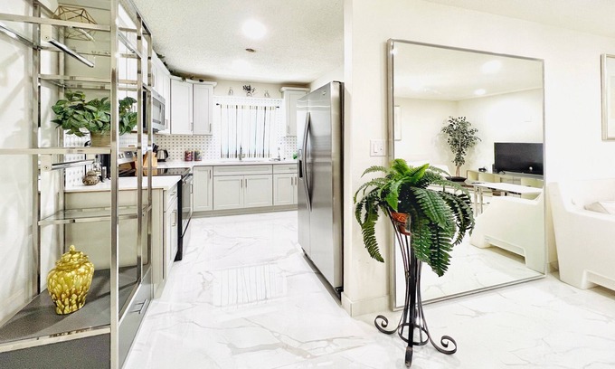 Beverly Green Apartment | 3BRApartment,LasVegas,Strip,july4th,Sale,LVCC,Bestlocation,Wifi