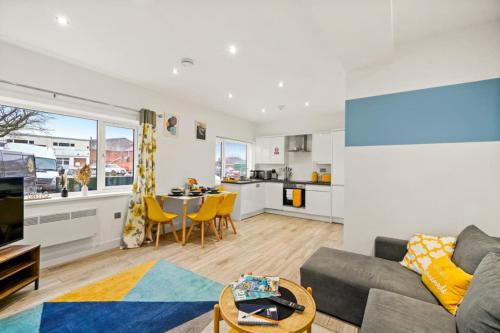 Swindon Apartment | 3CB 2 Bedroom Apartment in Swindon, Free Parking, Wifi, Long Stay