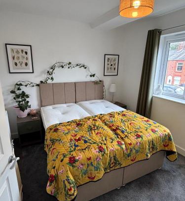 Sandbach House | 3CRST 2 Bedroom House Free Parking