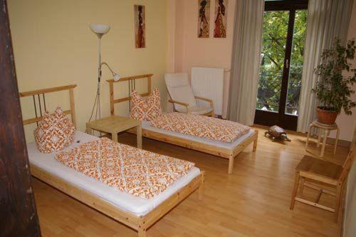 Loebtau Apartment | 3R-Fewo-bis-8-Personen-zentral-T8