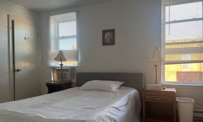 North Philadelphia West Villa | 3rd Floor Apartment with 2 bedroom Queen size, 2 bathroom, Quiet, Private place