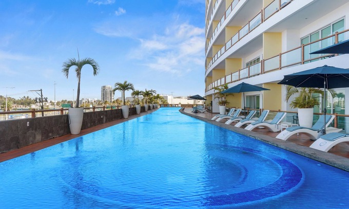 Palmar de Aramara Apartment | 3rd-Floor Gem w/Cruise Views & Rooftop Lounge