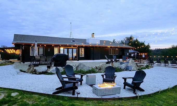 Coarsegold House | 4,000 SF Gated 20-Acre Luxe Estate – Game Studio, Panoramic Views, Pool, Hot Tub