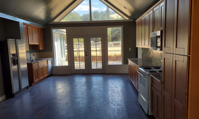 Cupertino House | 4/2 CUPERTINO HOUSE IN WILDERNESS SETTING