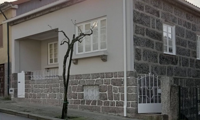 Guimaraes Apartment | 4-AS 3-bedroom house