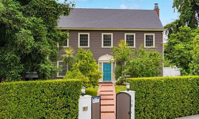 Greater Wilshire - Hancock Park House | 4 bd 3.5 ba in LA