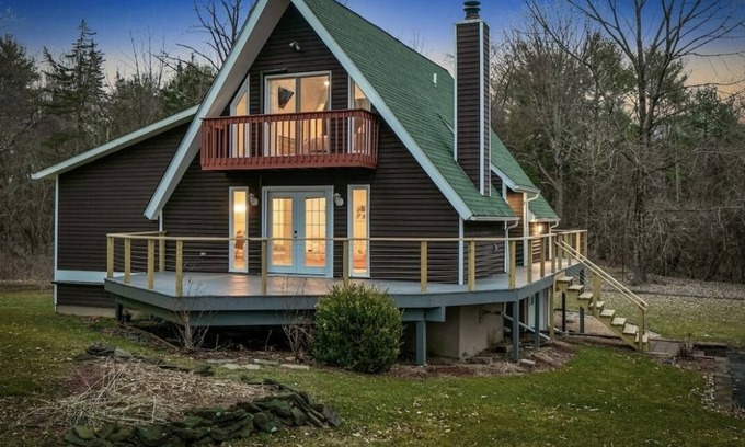 Athens House | 4 Bdrm, 2 BA Cabin w/ MTN view 🏔 near Hudson, NY!