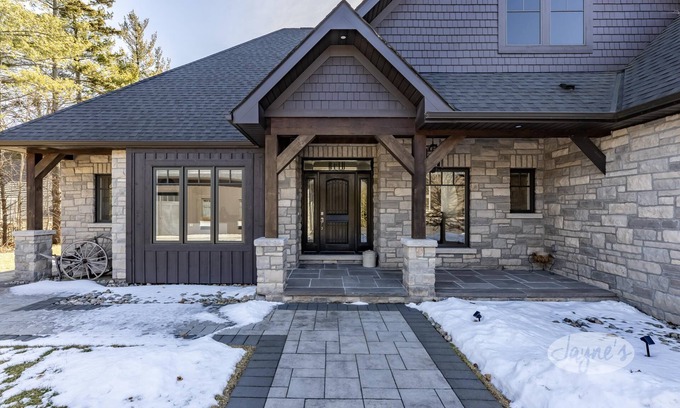 Oro Station Cottage | 4 bed 3 bath cottage on Lake Simcoe, Southwest Exposure! Boathouse!