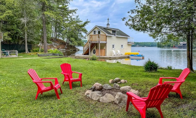 Muskoka Lakes Cottage | 4 bed 2 bath cottage on Lake Rosseau!