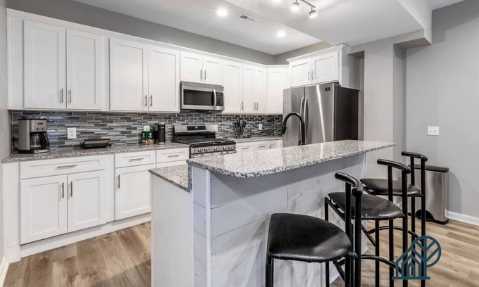 Front Park House | 4 Bed 2 Bath Single-Family House + Garage