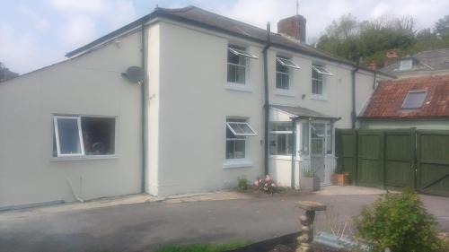 Dorchester House | 4 Bed-2 Bath-Sleeps 8-Large Garden-Pet Friendly