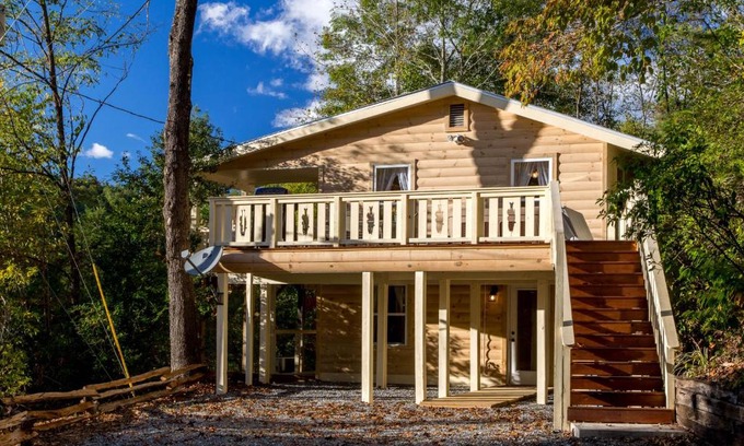 Whittier House | 4 Bed 2 Bath Vacation home in Whittier