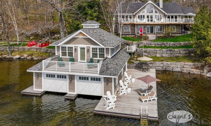Muskoka Lakes Cottage | 4 bed 4 bath cottage on Lake Rosseau minutes from Port Carling!