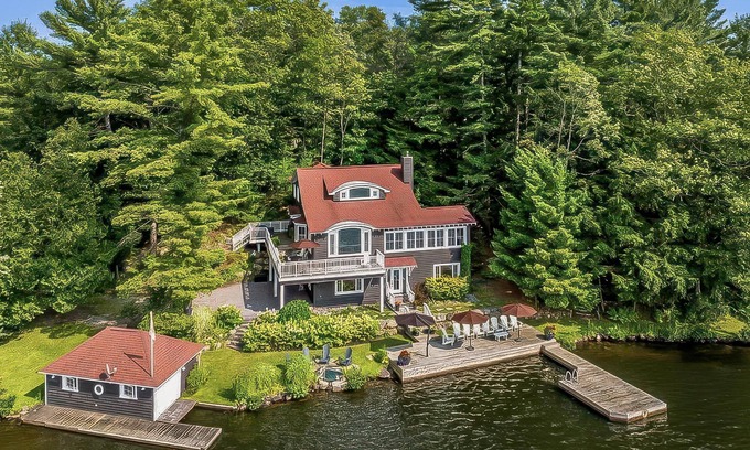 Port Carling Cottage | 4 bed 4 bath cottage on Indian River of Lake Muskoka