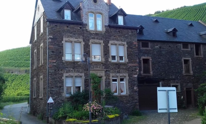 Dhron Apartment | 4-bed apartment for 2 persons with 2 bedrooms - Ferienwohnung Gorges