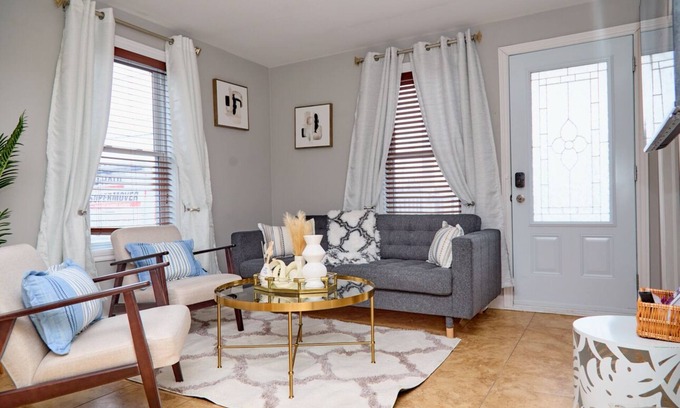 Saint-Jean-Sur-Richelieu House | 4-bedroom family home-Garden, Spa, BBQ, 3 free parking spaces!